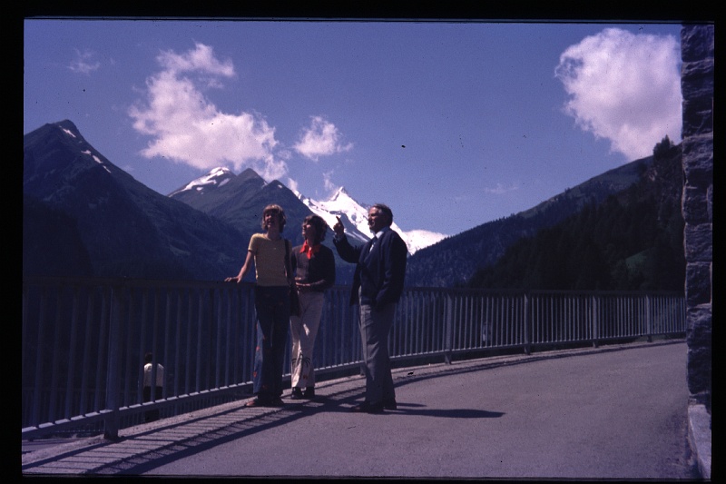 21.Grossglockner jul 1975 Rino,Brigitte,Marion.JPG